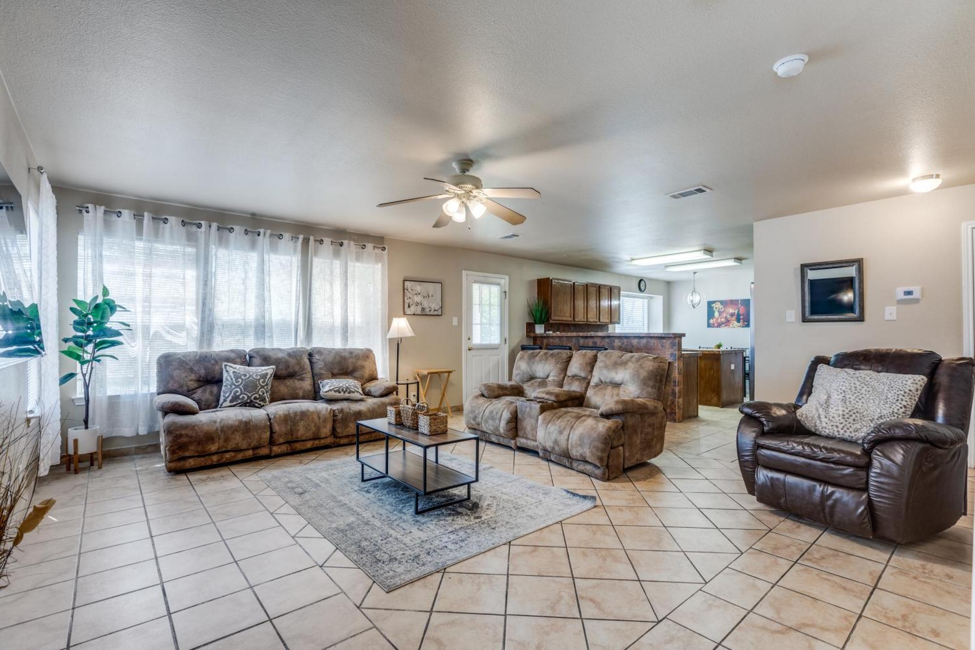 Entire House - Literally Across The Street From Sea World San Antonio Extérieur photo
